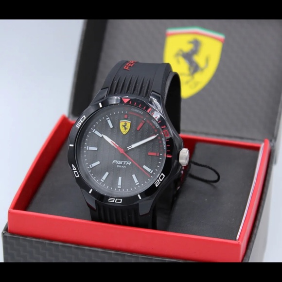 BRAND NEW FERRARI WATCH ⌚️ BLACK SILCONE BAND...STUNNING! - Picture 5 of 7